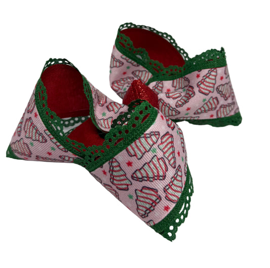 Christmas Tree Cake With Green Scallop Bow Lynlee Blair's Bows