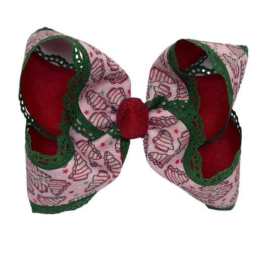 Christmas Tree Cake With Green Scallop Bow Lynlee Blair's Bows